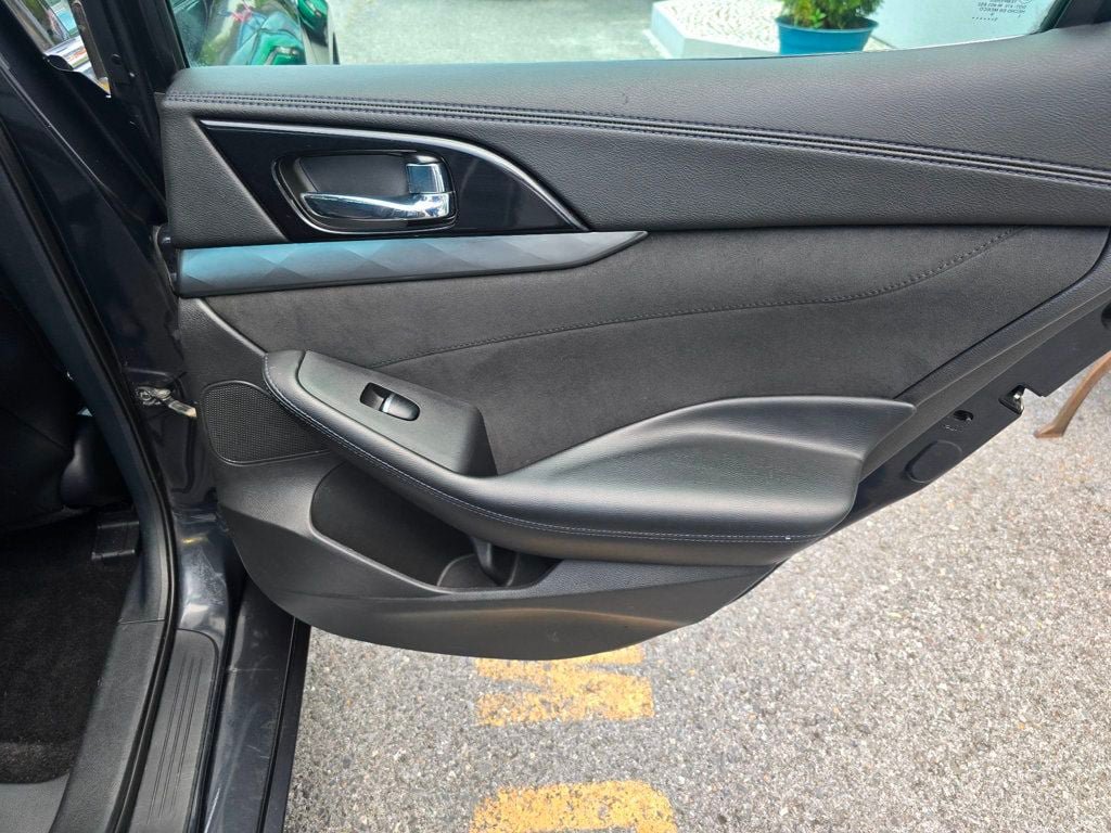 Used 2016 Nissan Maxima SR FWD image 15
