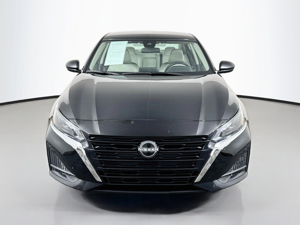 Used 2025 Nissan Altima 2.5 SV FWD image 8