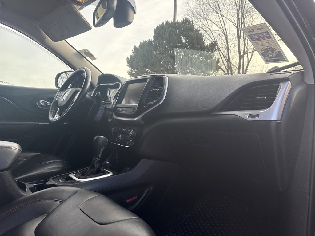 Used 2016 Jeep Cherokee Trailhawk w/ Comfort/Convenience Group image 31