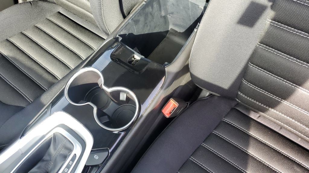 Used 2015 Ford Fusion SE FWD image 18