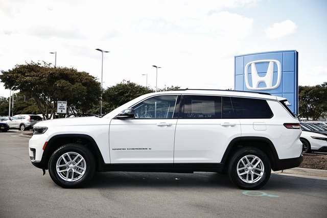 Used 2023 Jeep Grand Cherokee L Laredo image 3