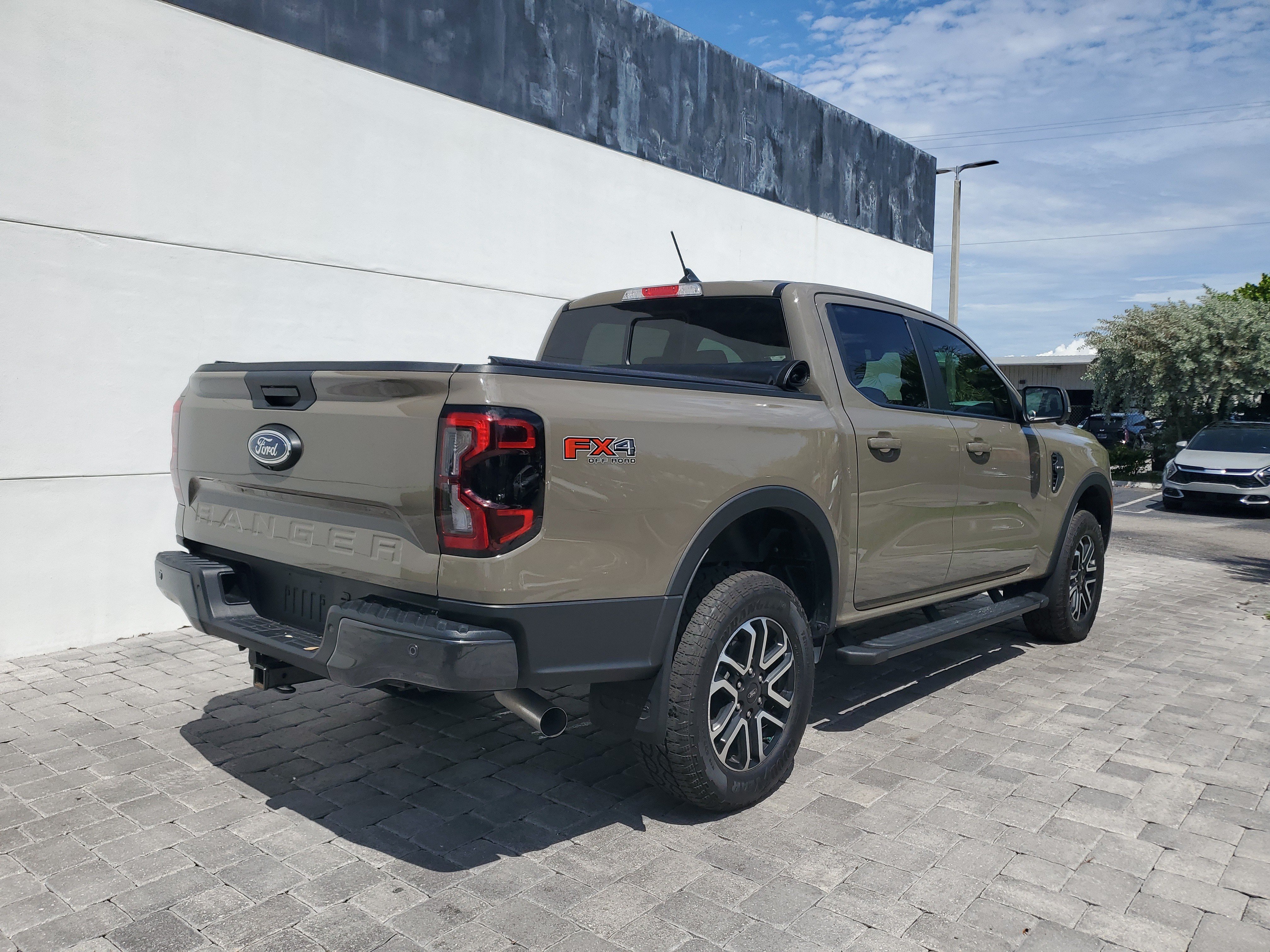 Used 2025 Ford Ranger Lariat w/ FX4 Off-Road Package AWD/4WD image 5