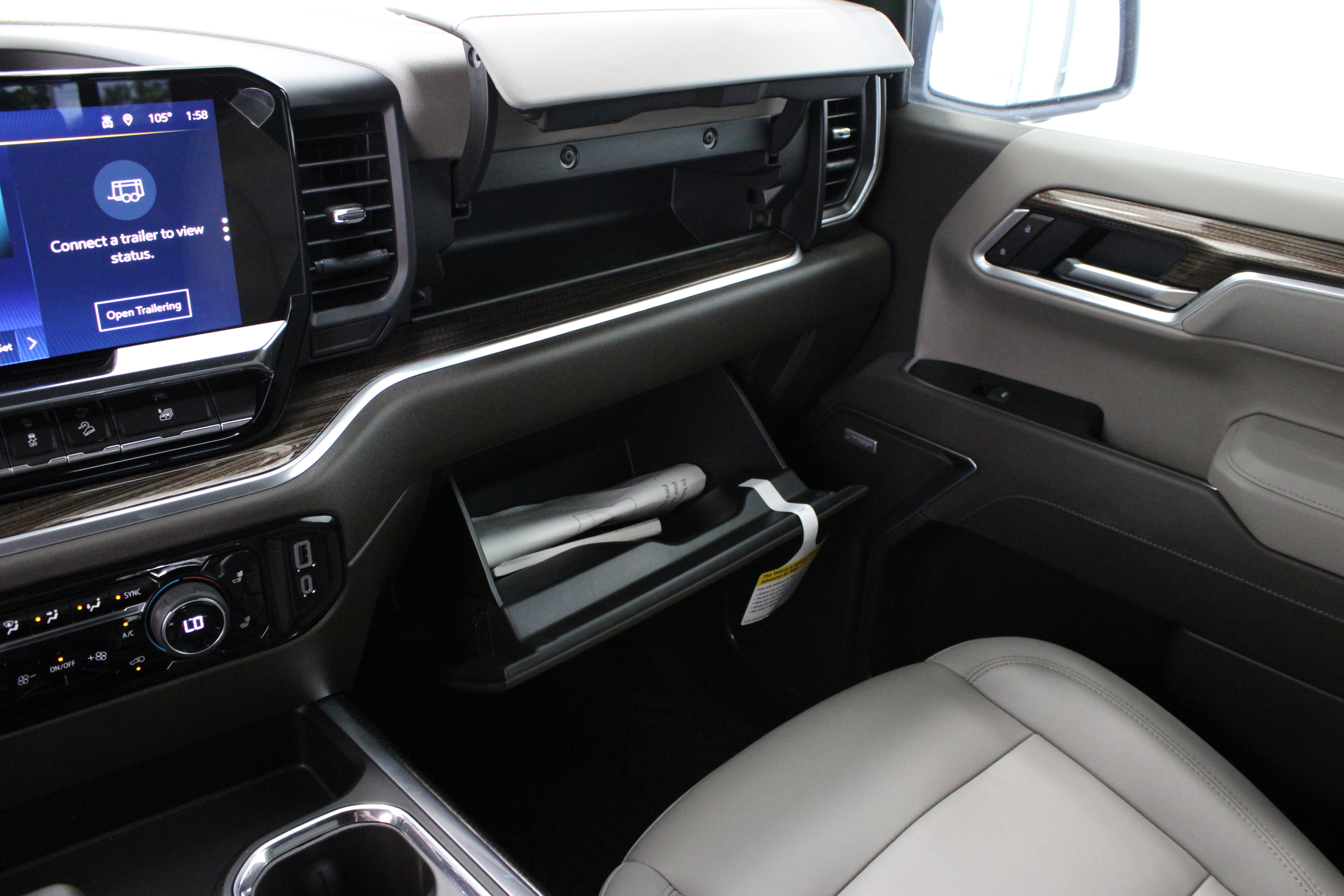 Used 2025 Chevrolet Silverado 1500 RST AWD/4WD image 27