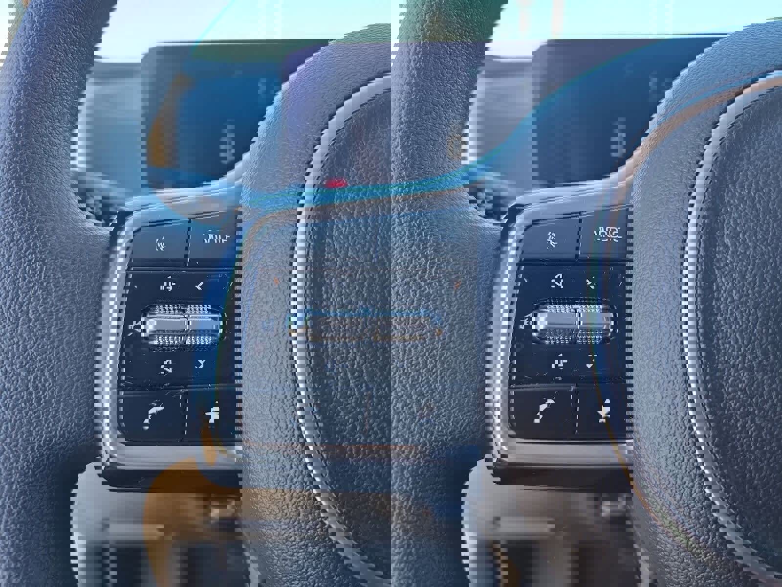 Certified 2025 Kia Sorento LX image 22