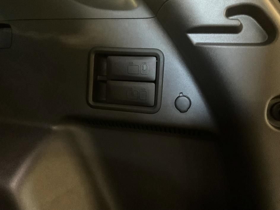 Used 2024 Chevrolet Equinox RS w/ LPO, Floor Liner Package AWD/4WD image 17