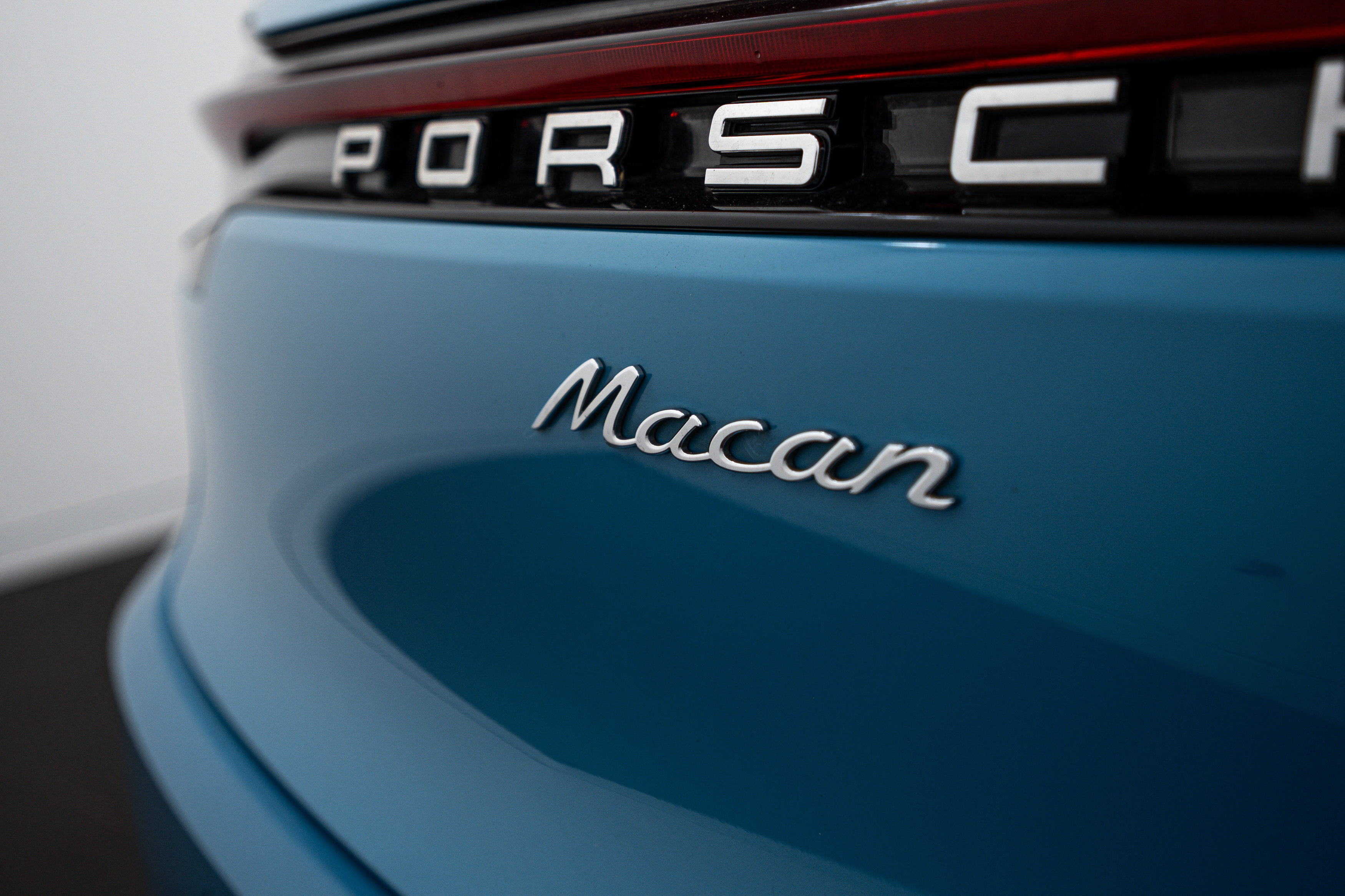Certified 2019 Porsche Macan AWD/4WD image 25