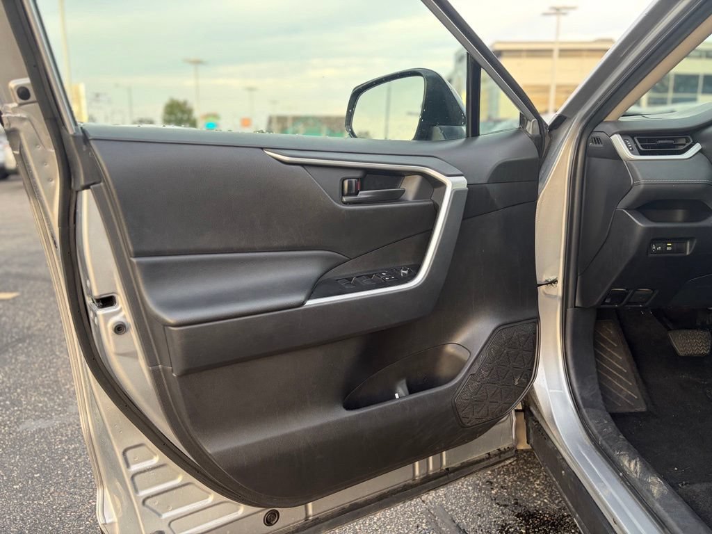 Used 2025 Toyota RAV4 LE AWD/4WD image 18