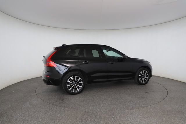 Used 2023 Volvo XC60 B5 Plus image 21