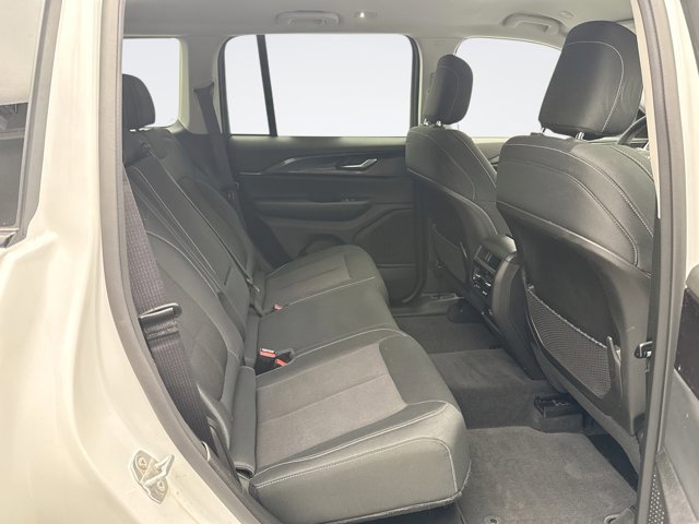 Used 2023 Jeep Grand Cherokee Laredo image 17