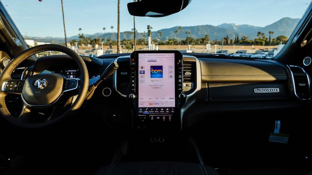 New 2026 RAM 2500 Laramie AWD/4WD image 15