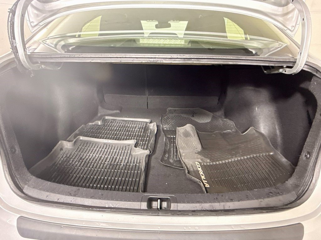Used 2021 Toyota Corolla LE FWD image 33