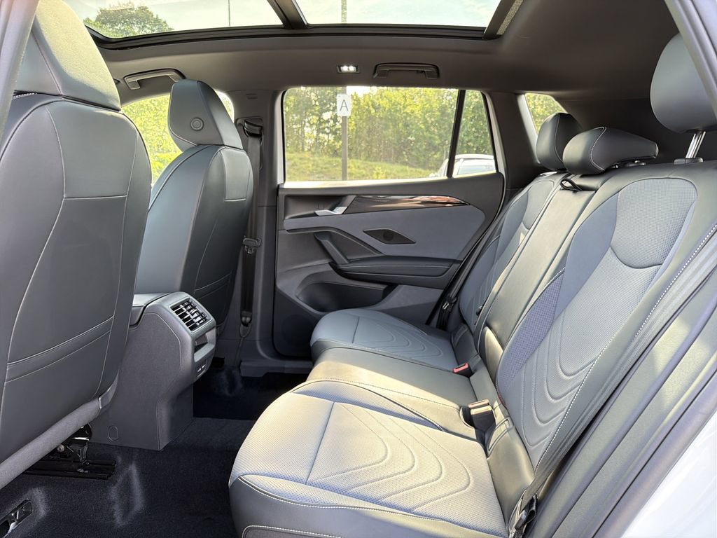 New 2026 Volkswagen Tiguan SE R-Line FWD image 13