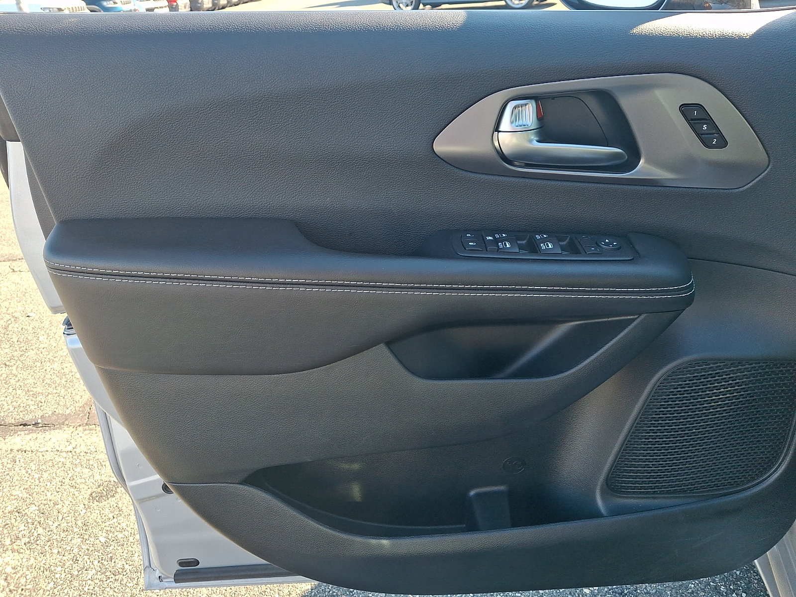 Used 2026 Chrysler Pacifica Select FWD image 13