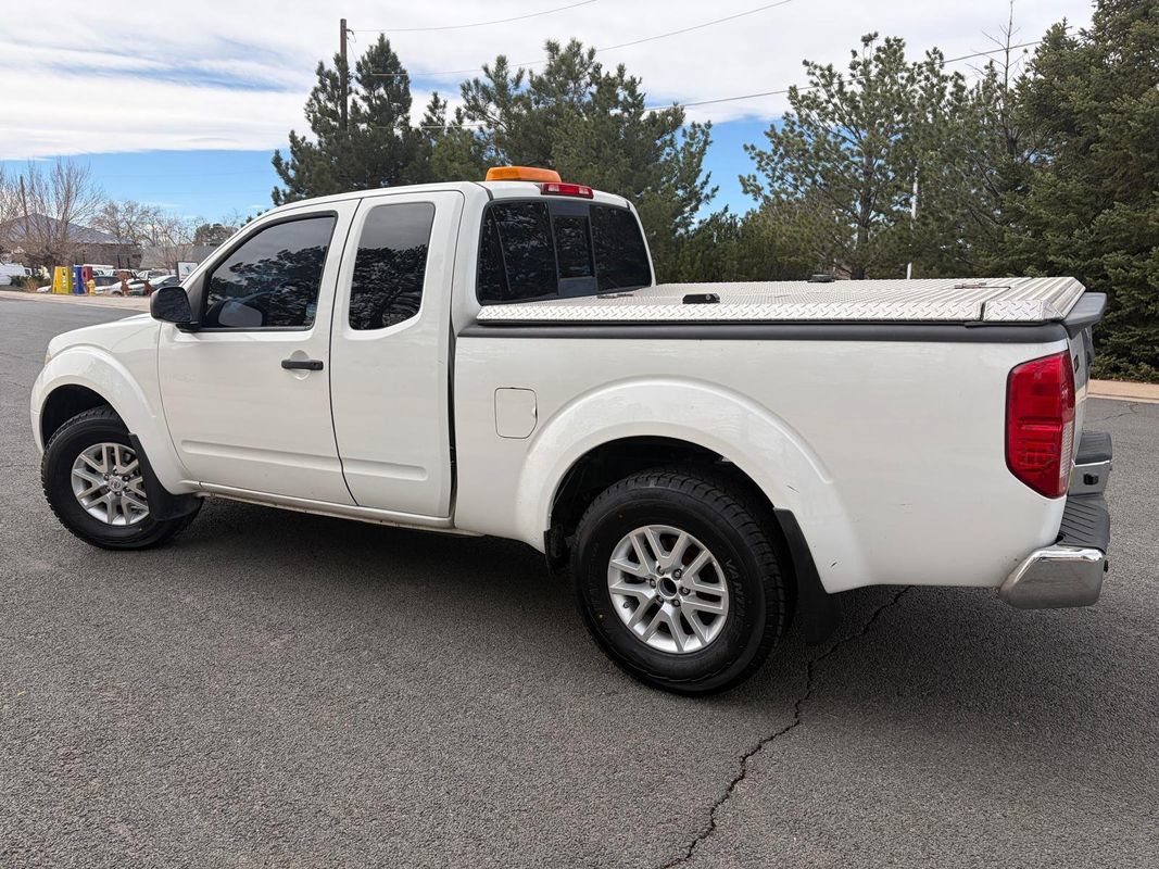 Used 2018 Nissan Frontier SV AWD/4WD image 2