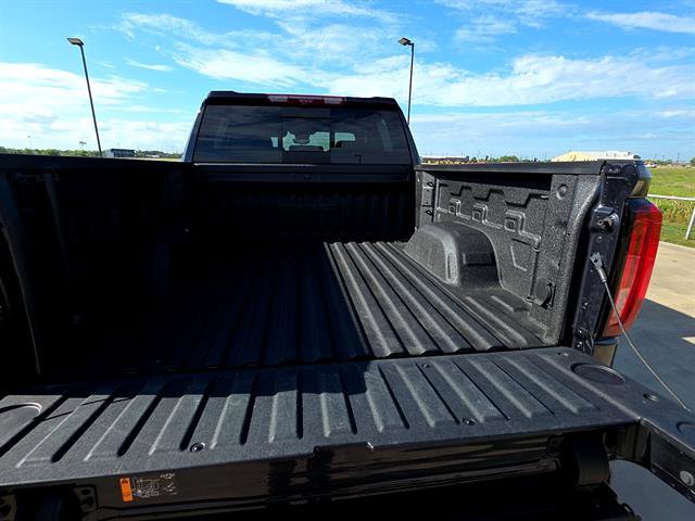 Used 2025 GMC Sierra 1500 AT4 w/ Technology Package AWD/4WD image 10