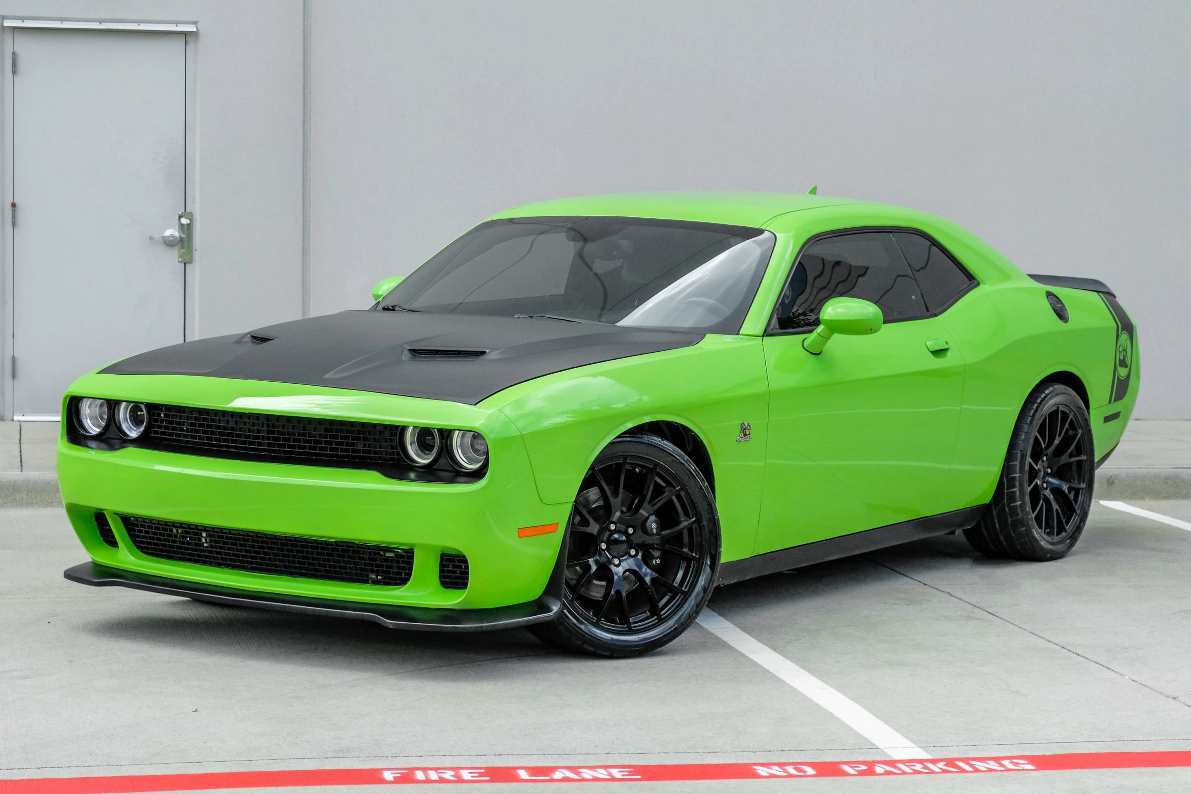 Used 2015 Dodge Challenger R/T Scat Pack w/ Scat Pack Appearance Package RWD image 4