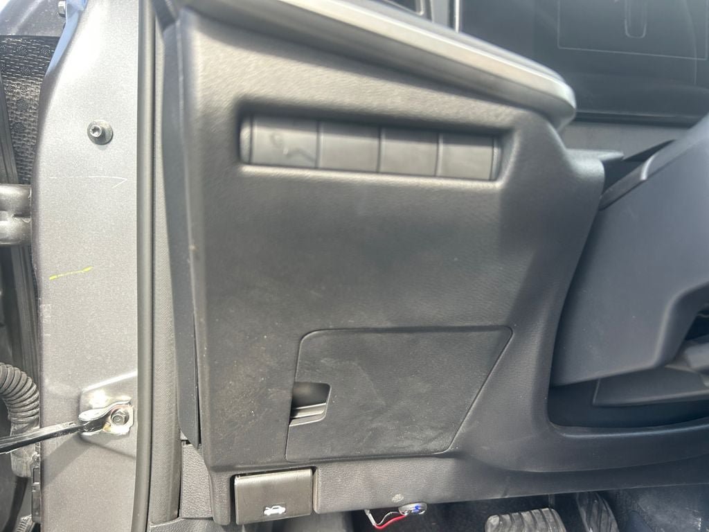 Used 2025 Nissan Kicks S AWD/4WD image 22