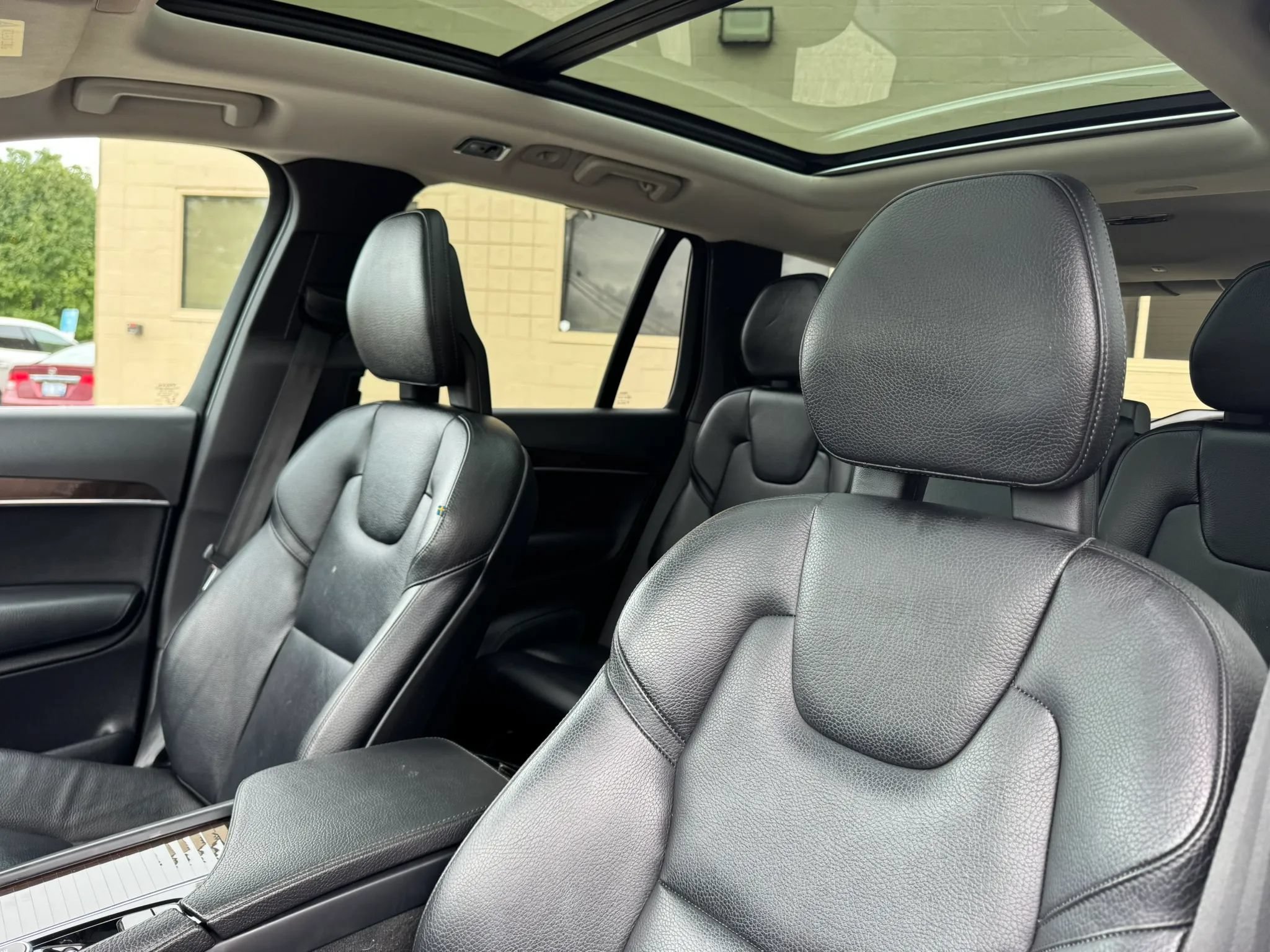 Used 2016 Volvo XC90 T6 Momentum w/ Momentum Plus Package AWD/4WD image 22