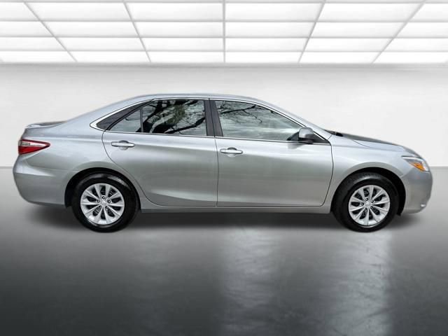 Used 2017 Toyota Camry LE image 4