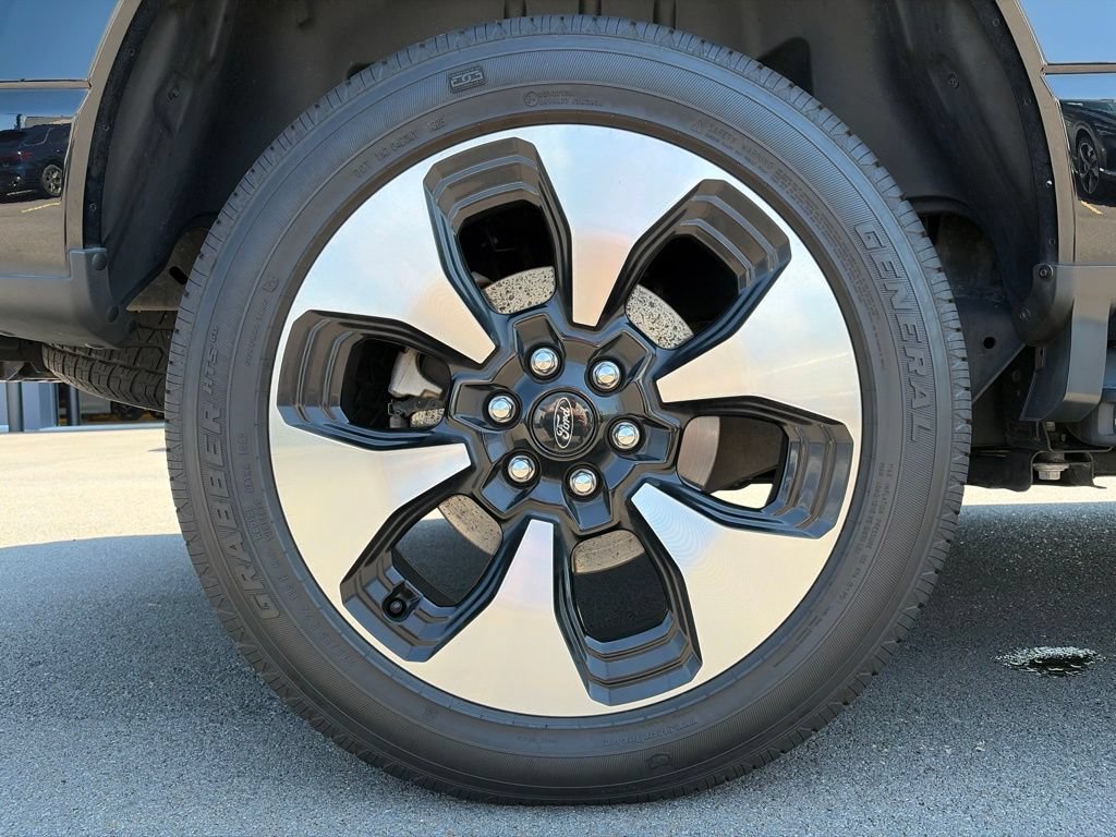 Used 2022 Ford F150 Lightning Platinum AWD/4WD image 22