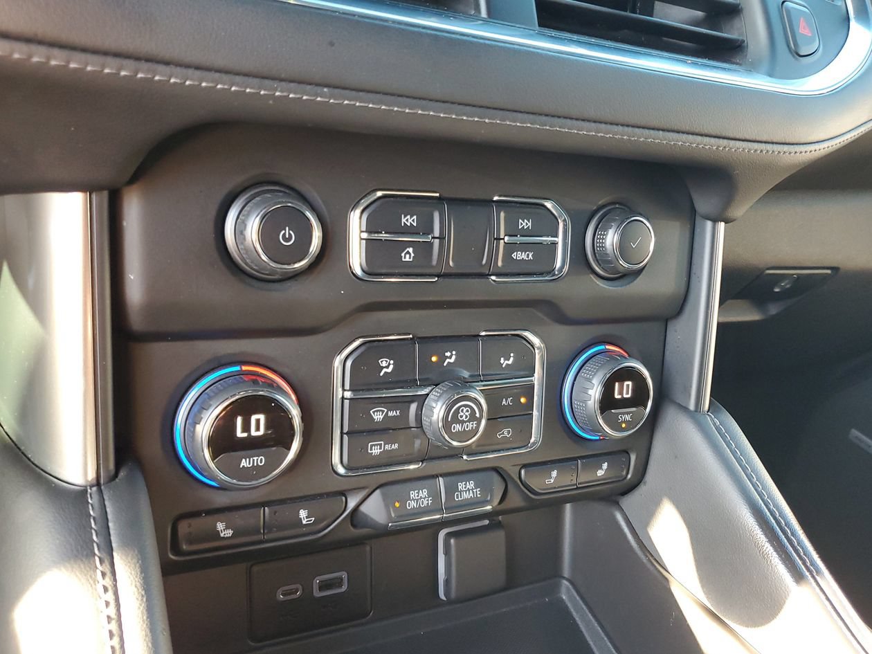 Used 2021 Chevrolet Tahoe Z71 w/ Luxury Package AWD/4WD image 20