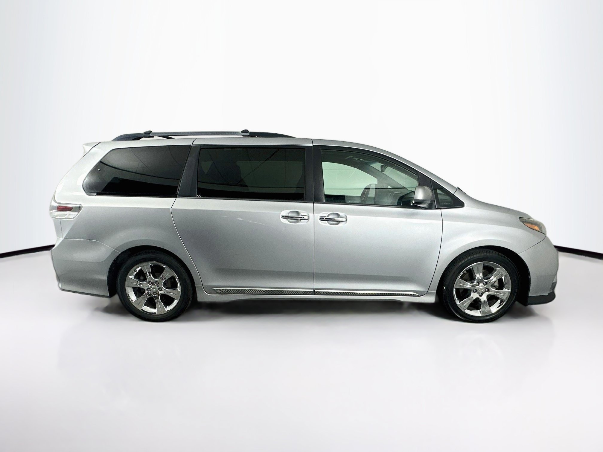 Used 2015 Toyota Sienna SE Premium FWD image 10