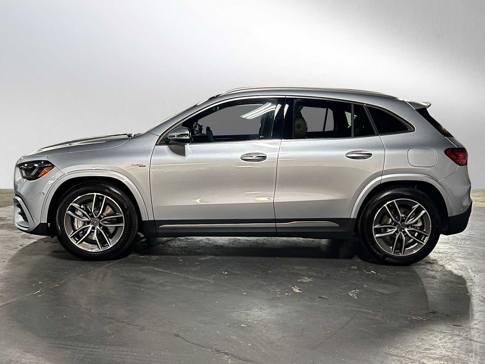 New 2026 Mercedes-Benz GLA 35 AMG 4MATIC image 6