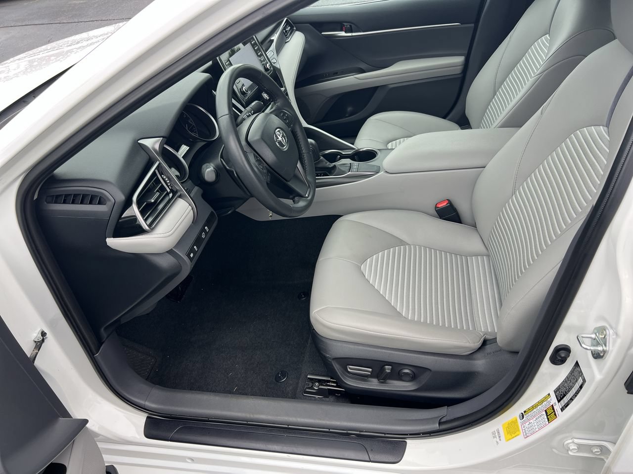 Used 2024 Toyota Camry SE FWD image 16