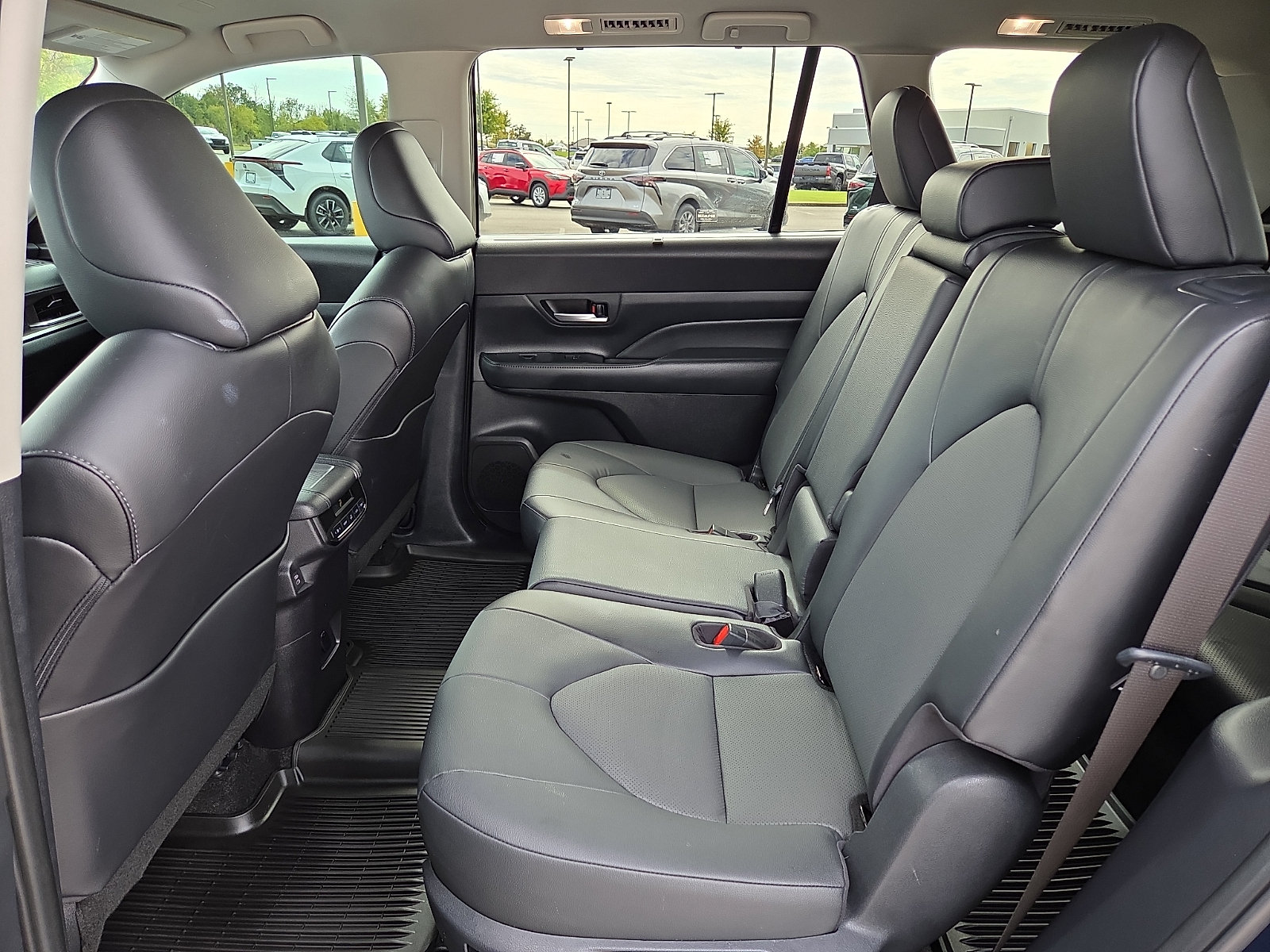 Used 2024 Toyota Grand Highlander FWD image 11