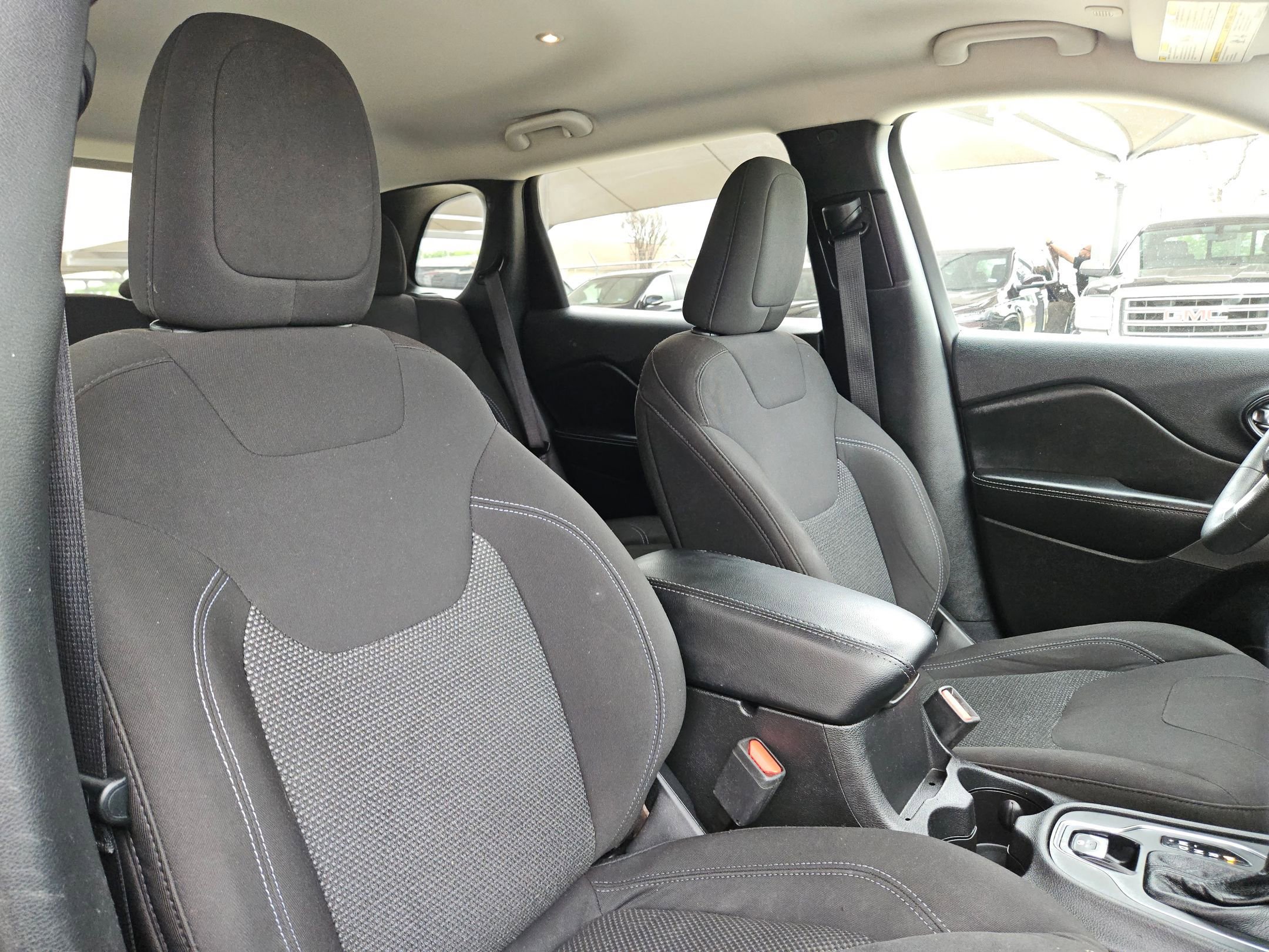 Used 2021 Jeep Cherokee Latitude w/ Mopar Interior Package image 30