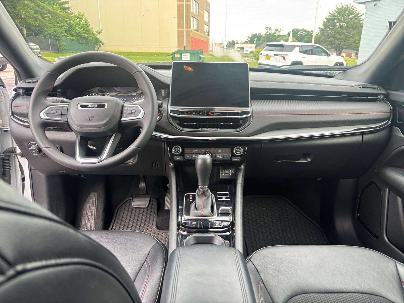 Used 2025 Jeep Compass Trailhawk AWD/4WD image 32