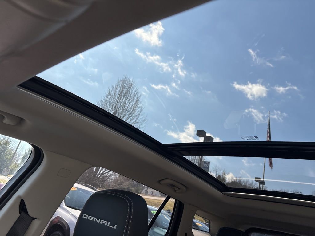 Used 2024 GMC Terrain Denali image 12