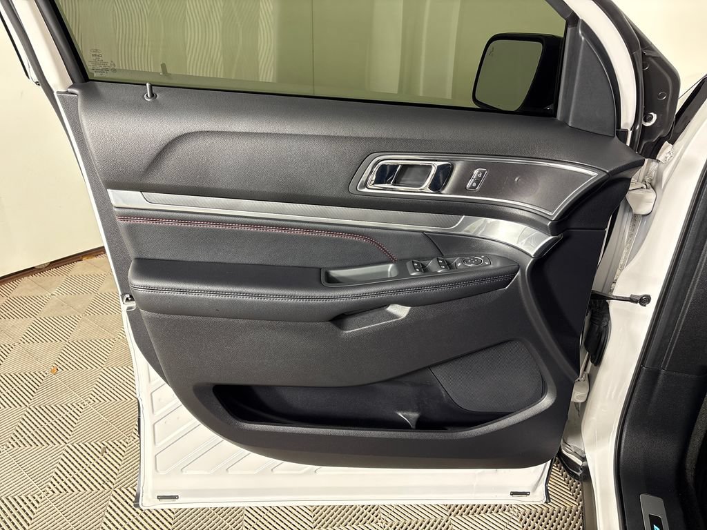 Used 2018 Ford Explorer Sport w/ Ford Safe & Smart Package AWD/4WD image 16
