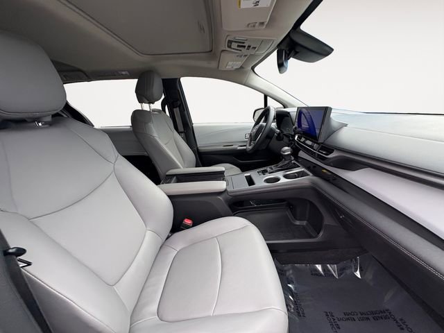 Used 2025 Toyota Sienna XLE AWD/4WD image 14