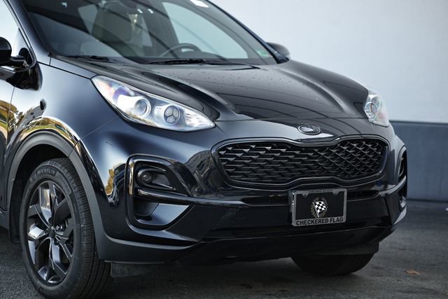 Used 2022 Kia Sportage Nightfall Edition image 2