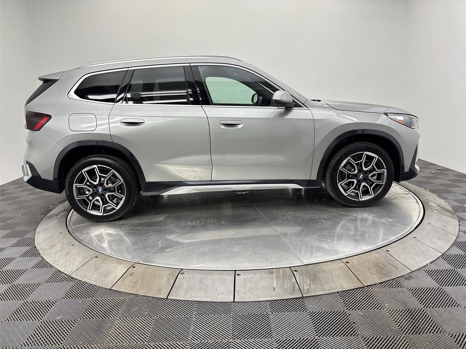 New 2026 BMW X1 xDrive28i w/ Convenience Package AWD/4WD image 17