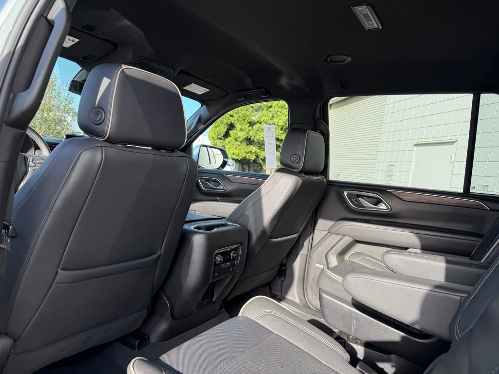 Used 2024 Chevrolet Suburban Premier image 17