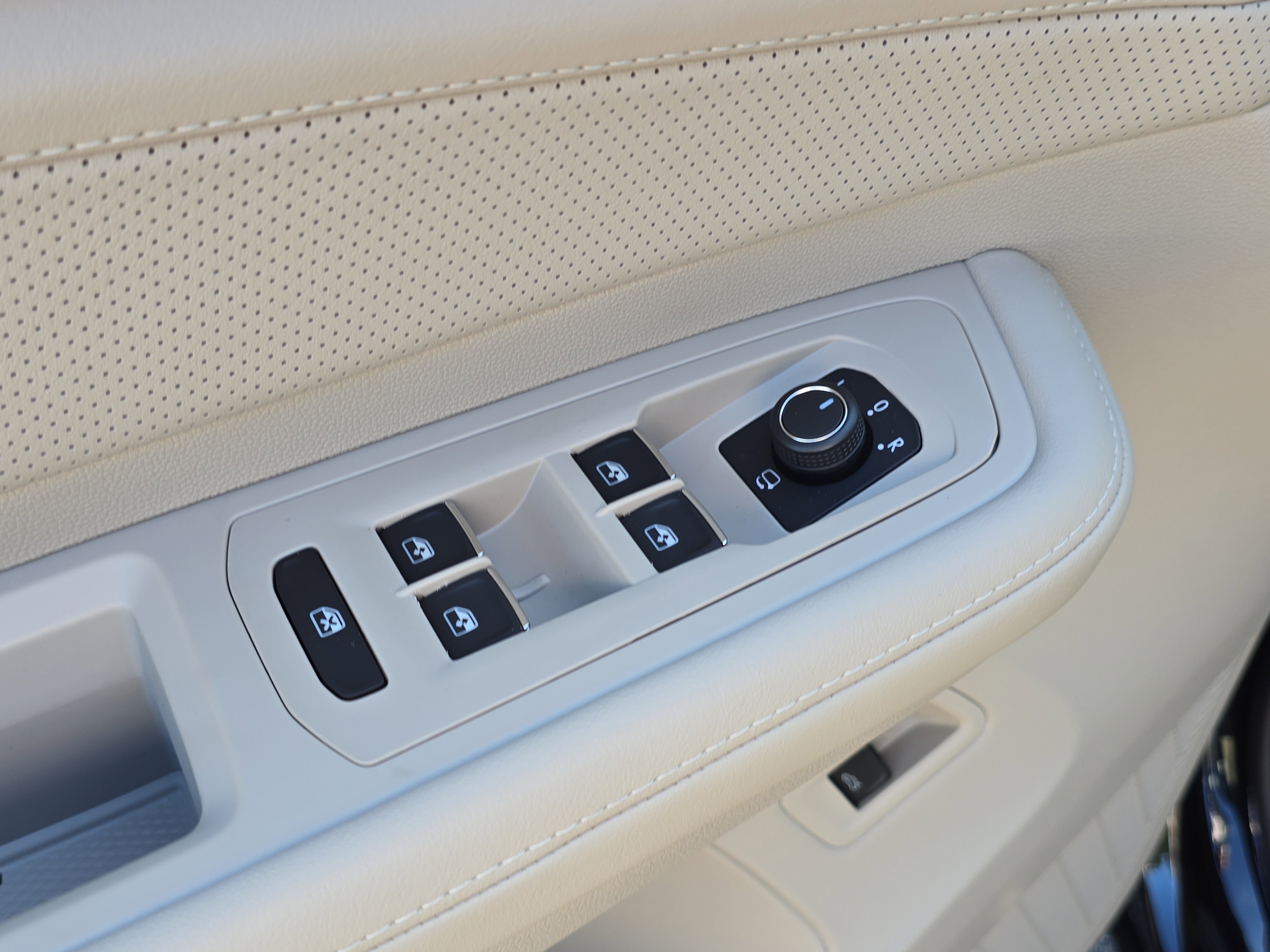 New 2026 Volkswagen Atlas SEL Premium R-Line image 18