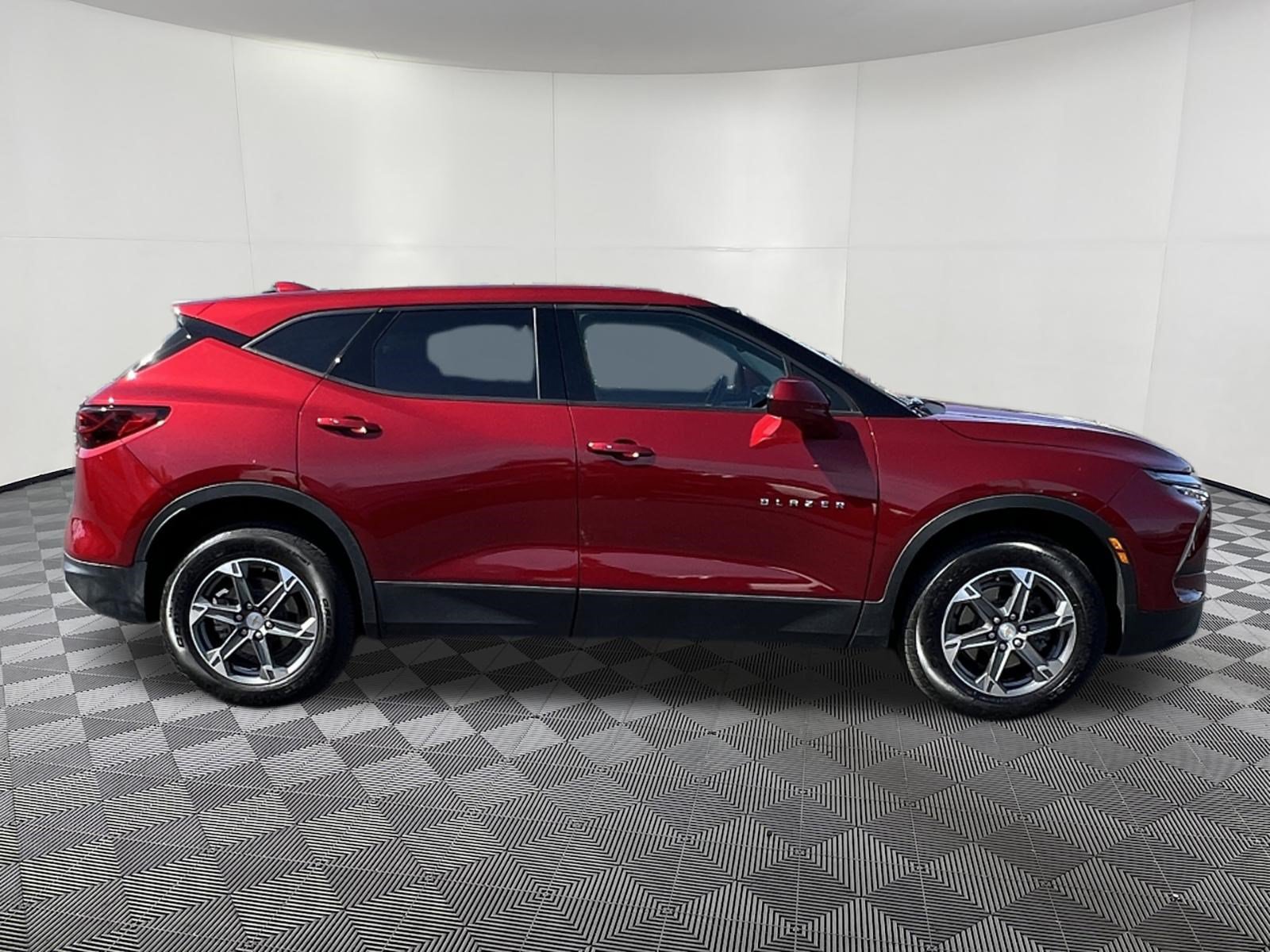 Used 2025 Chevrolet Blazer LT w/ Driver Confidence Package AWD/4WD image 7