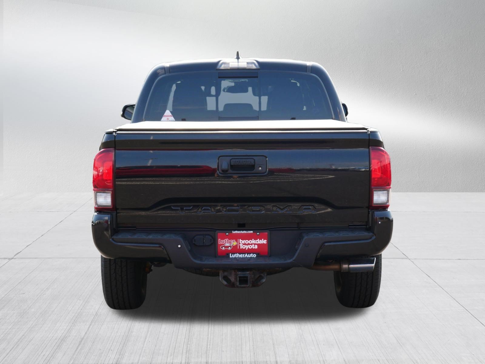 Certified 2018 Toyota Tacoma TRD Off-Road AWD/4WD image 6