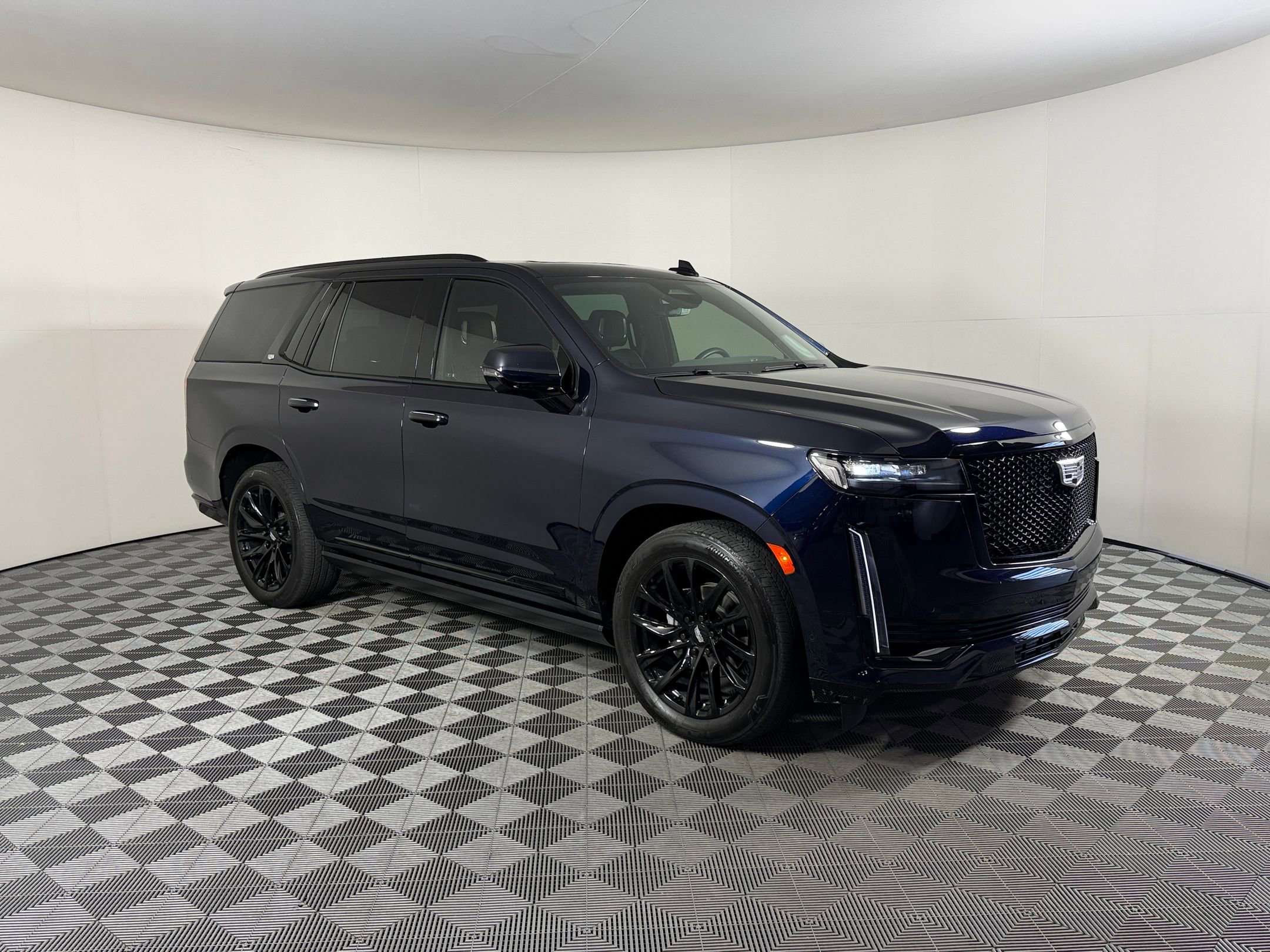 Used 2024 Cadillac Escalade Sport Platinum w/ LPO, ONYX Package AWD/4WD image 7