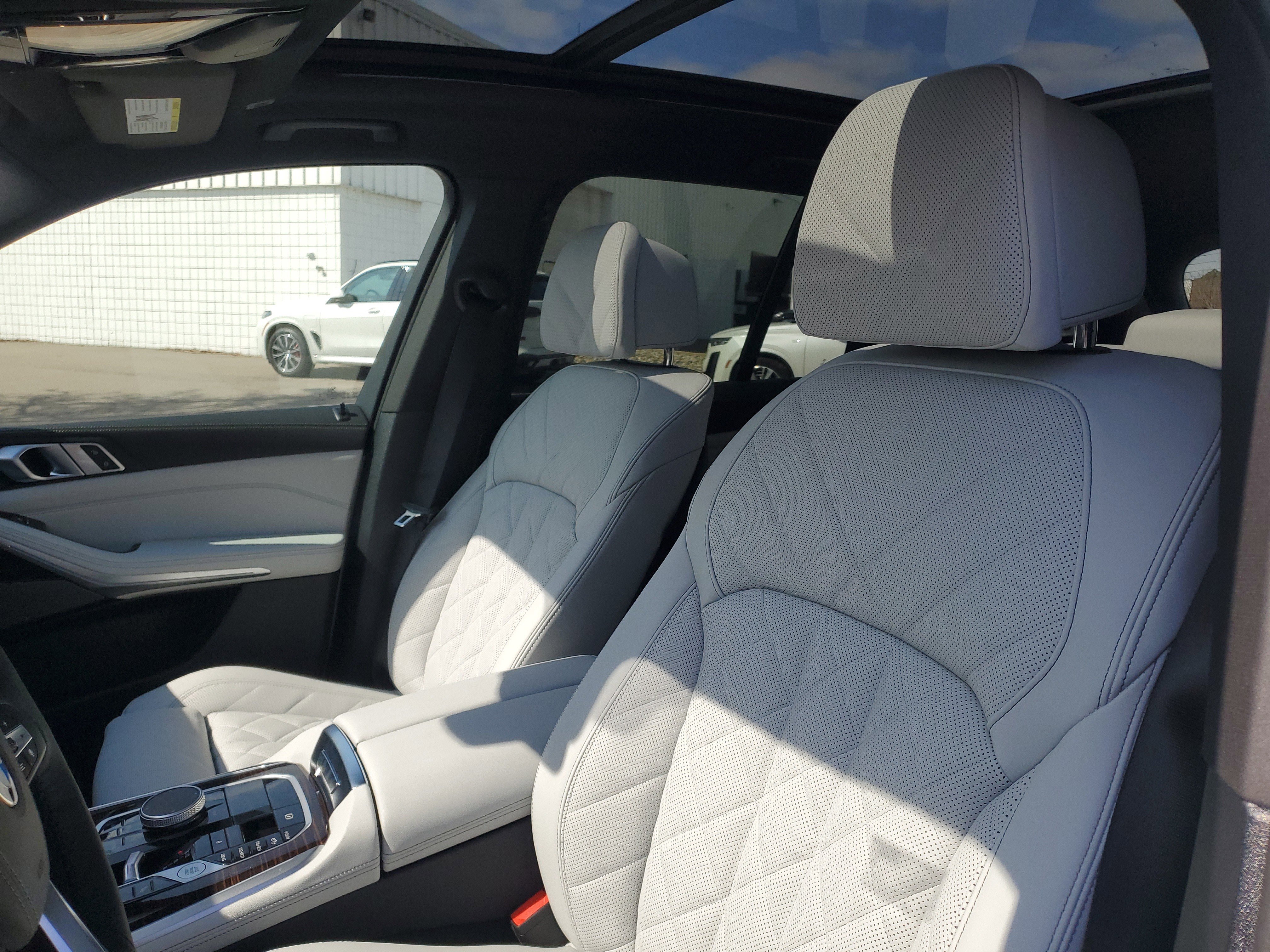 New 2026 BMW X5 xDrive40i w/ Climate Comfort Package AWD/4WD image 7