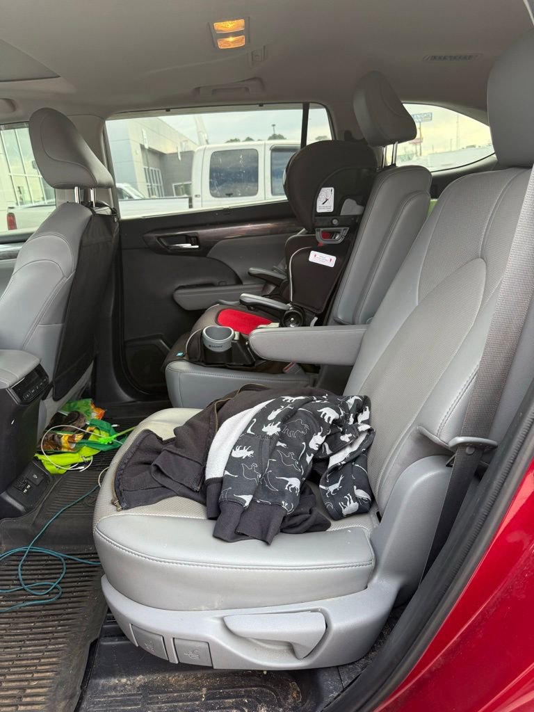 Used 2021 Toyota Highlander Limited image 34