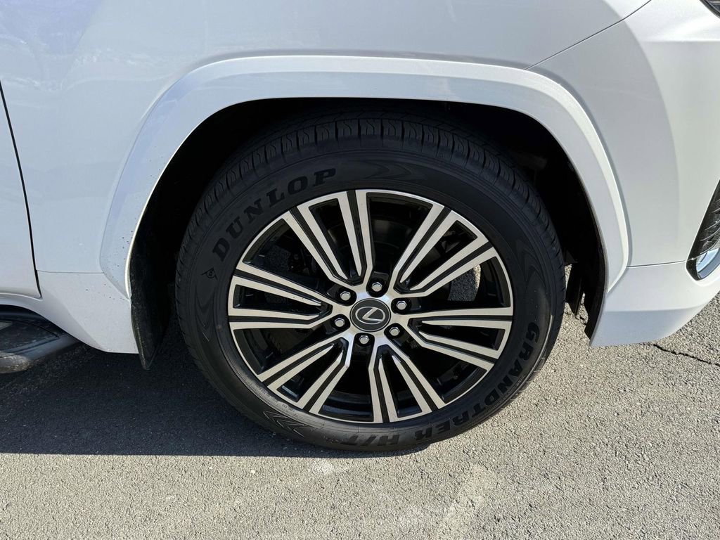 Used 2025 Lexus LX 600 4WD w/ Accessory Package (2T) image 7