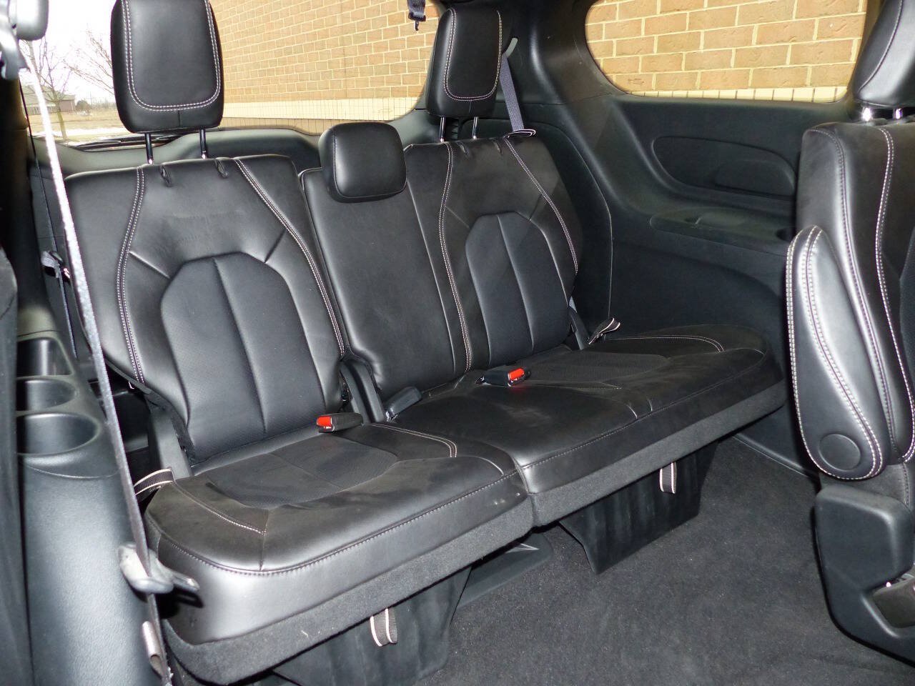 Used 2025 Chrysler Pacifica Select FWD image 31