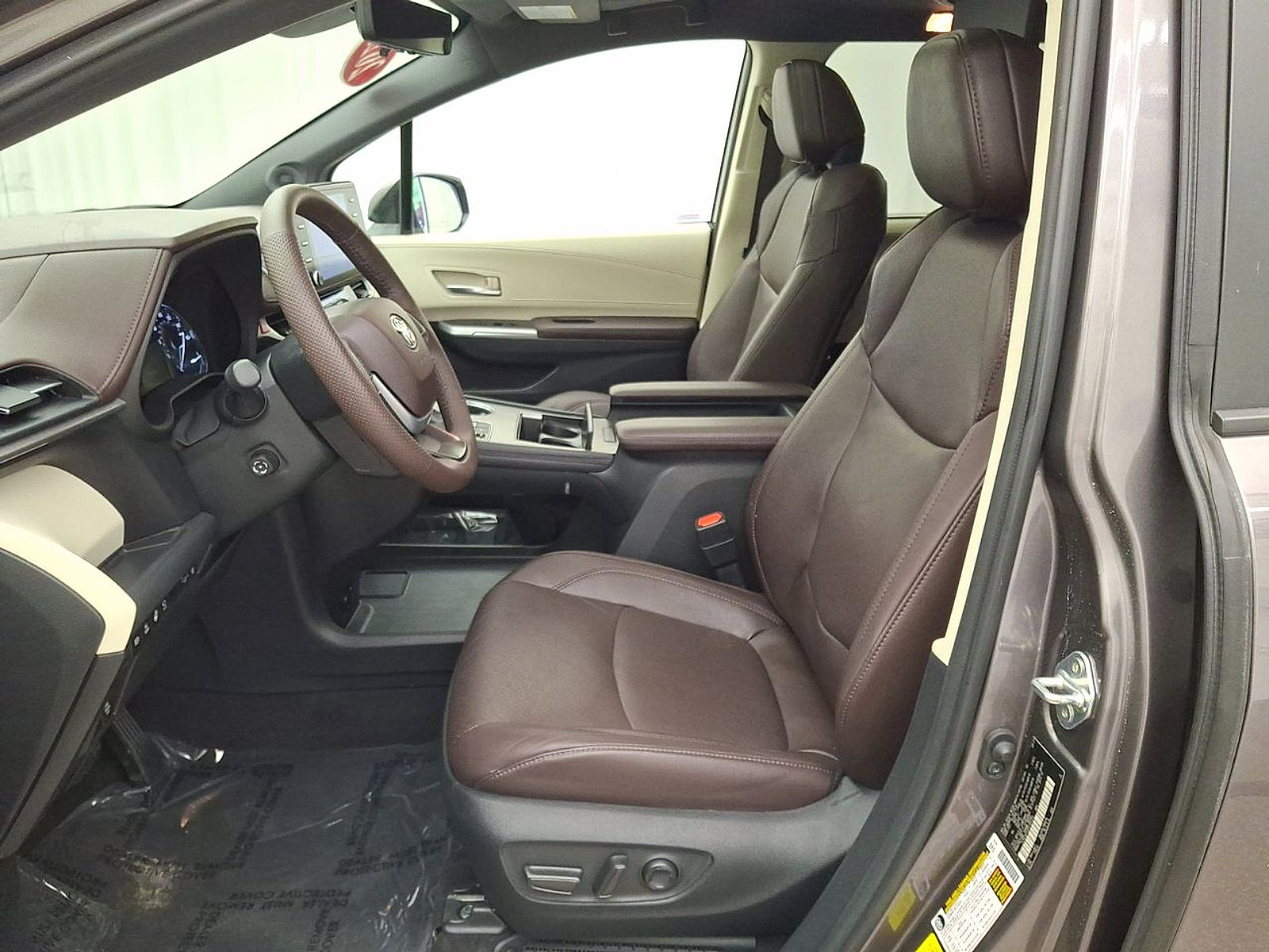Certified 2023 Toyota Sienna Platinum AWD/4WD image 11