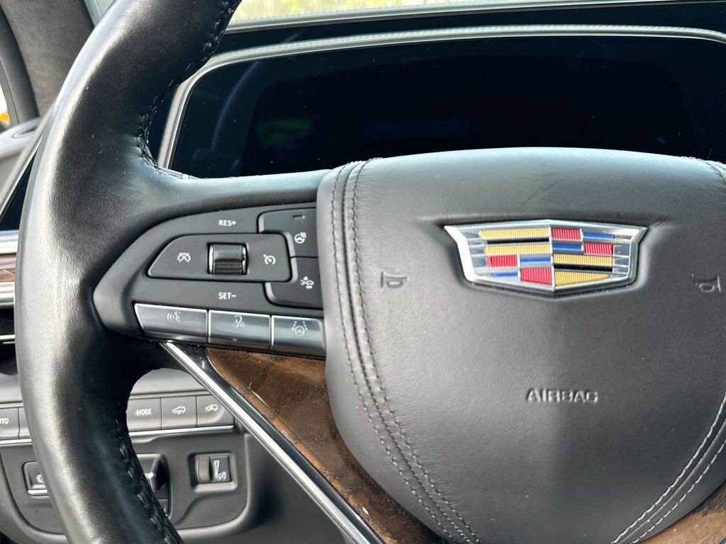 Used 2023 Cadillac Escalade ESV Premium Luxury Platinum image 17