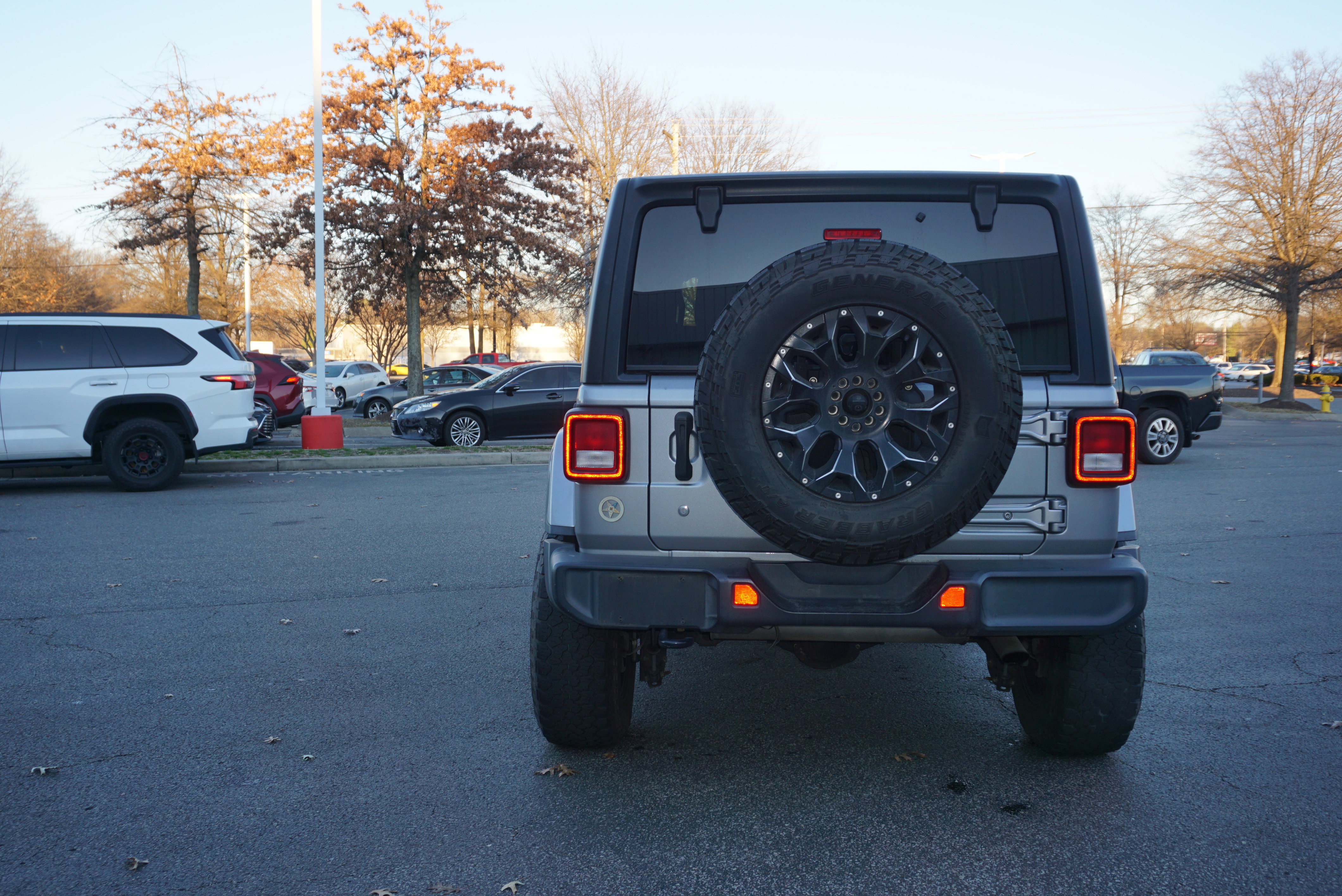 Used 2018 Jeep Wrangler Unlimited Sahara image 4
