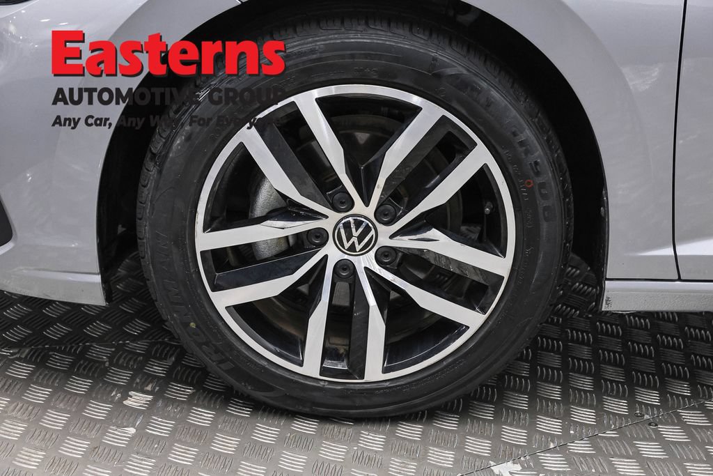 Used 2025 Volkswagen Jetta SE FWD image 31