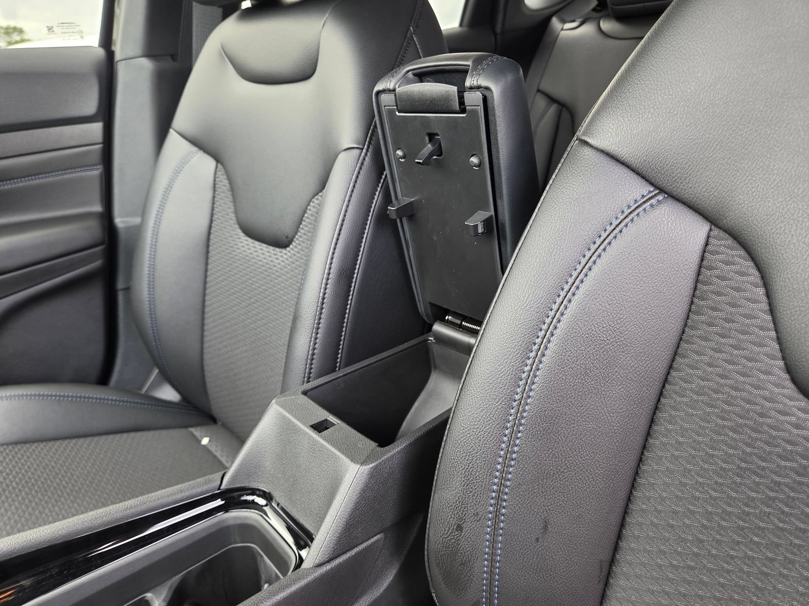 New 2026 Jeep Compass Latitude AWD/4WD image 31